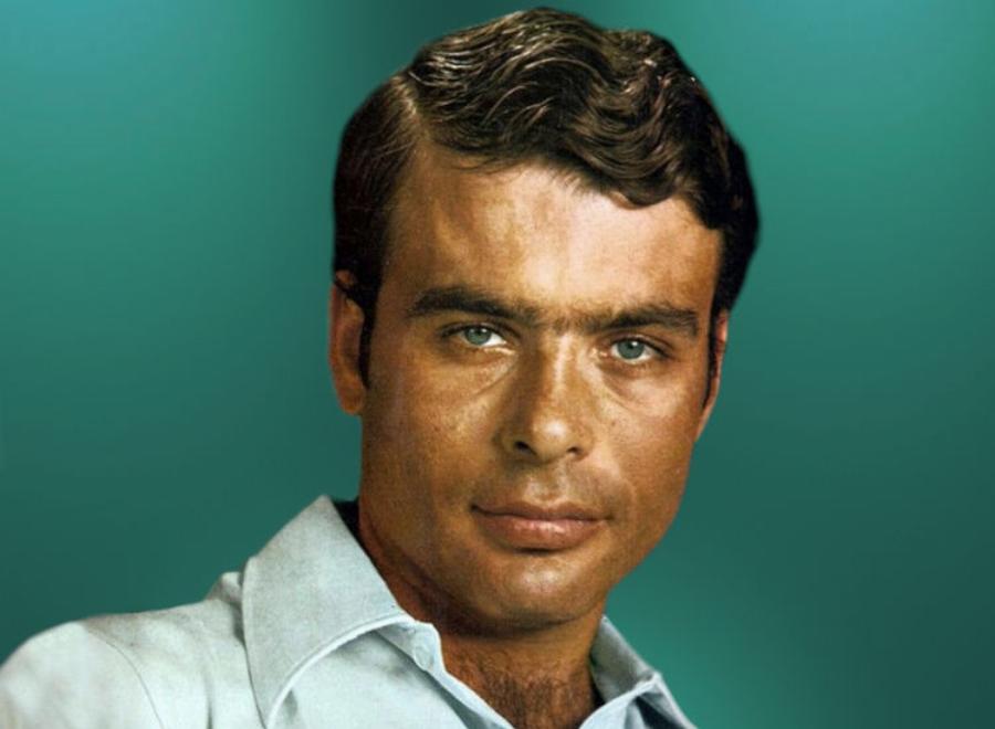 Γιάννης Πουλόπουλος: Το μεροκάματο πριν τη δισκογραφία, τα κοριτσόπουλα που έλιωναν, ο γάμος, η κόντρα με τον Μπιθικώτση, τα πάθη και το γλαύκωμα στα μάτια