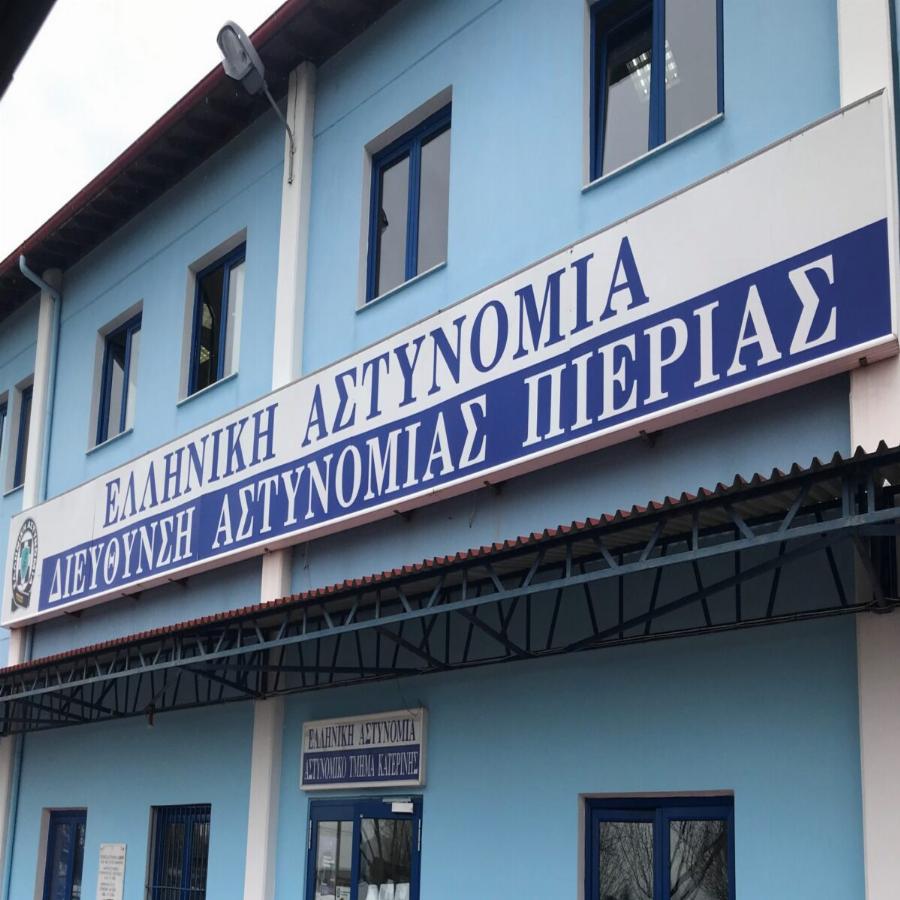 Αρνητές του κορονοϊού «απήγαγαν» διευθυντή Γυμνασίου και του πέρασαν χειροπέδες