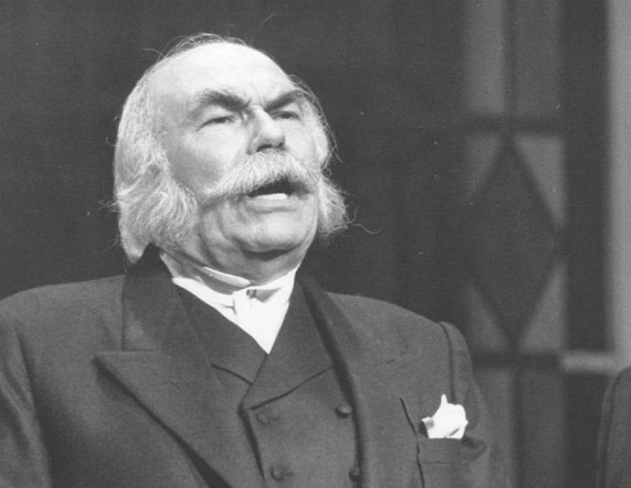 Νίκος Κούρος: Οι σπουδές του στη Νομική, ο φαρμακοτρίφτης του «Ρέτιρε», η απομόνωση και θάνατός του το 2018