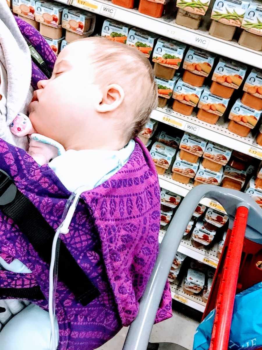 «Εσύ που με κρίνεις ότι κακομαθαίνω το παιδί, μακάρι να ήξερες ότι ήταν ένα παρατημένο, ορφανό μωρό»