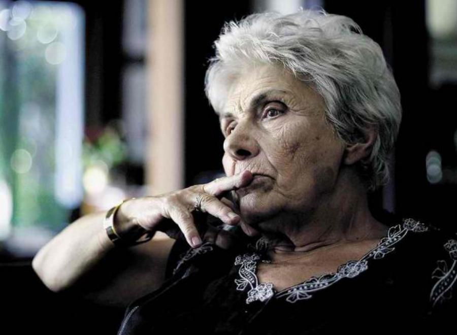 Κική Δημουλά: «Να τον αγαπάς τον εαυτό σου και να τον φροντίζεις. Nα φεύγεις από σχέσεις που σε έκαναν να νιώθεις λίγη»