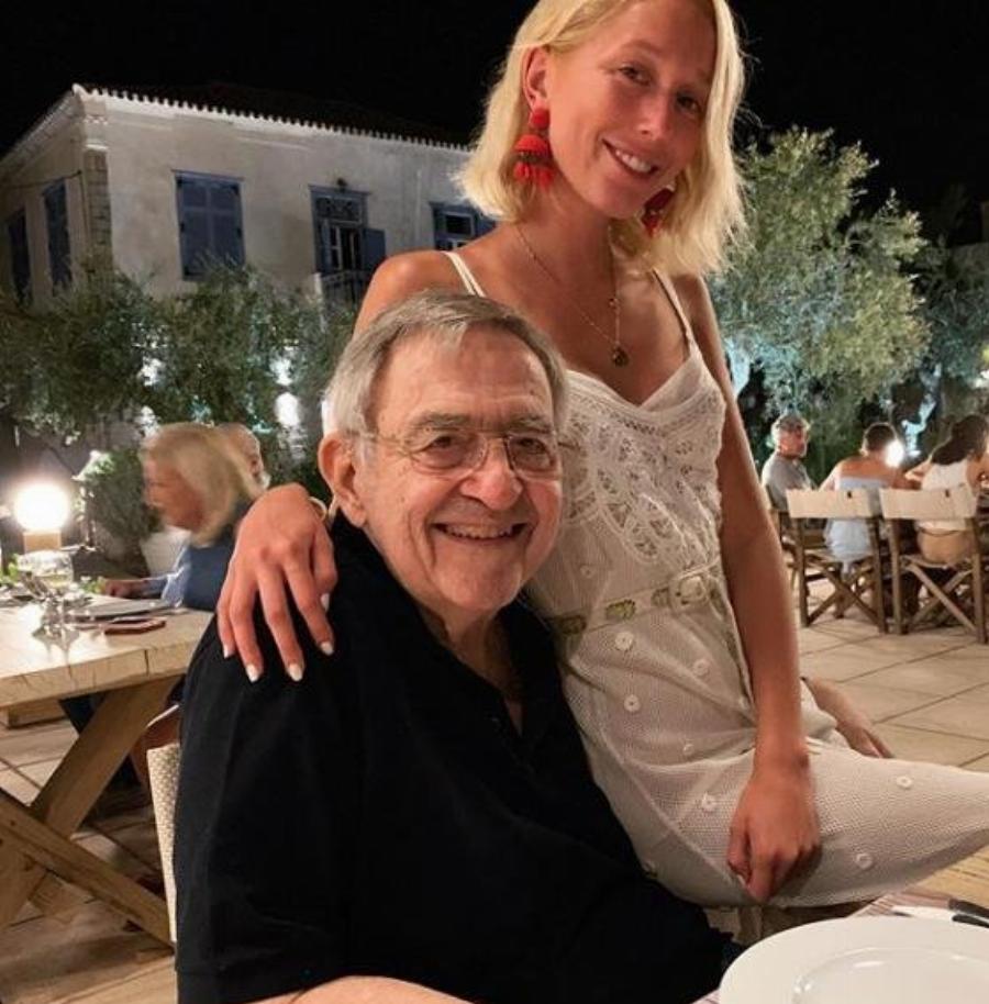 Κωνσταντίνος Β’: Ο αιφνίδιος θάνατος του πατέρα του, ο θρόνος στα 24, ο παραμυθένιος γάμος και το τούνελ που οδηγούσε τη Βουγιουκλάκη στο Τατόι