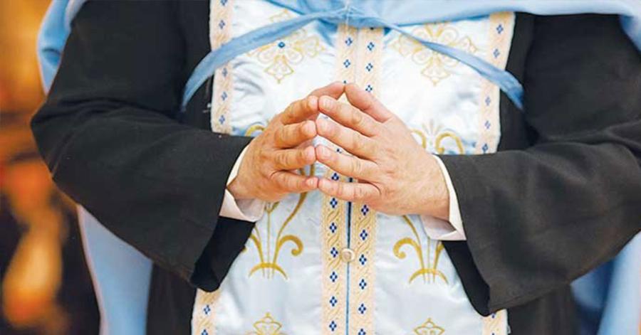 Ο Ιερέας κοκκάλωσε – Έκλαιγε και δεν μπορούσε να συνέλθει από την παρουσία του Αγγέλου