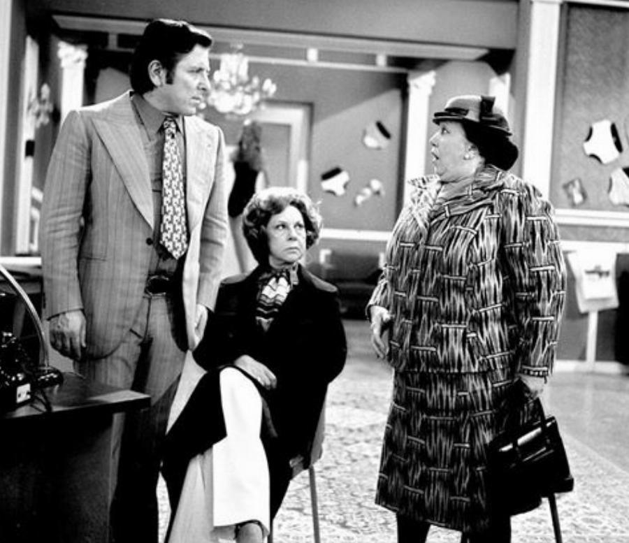 Μαίρη Μεταξά: Η κλασσική Ελληνίδα πεθερά του ελληνικού κινηματογράφου που δεν έκανε ποτέ οικογένεια και έφυγε μόνη και ξεχασμένη