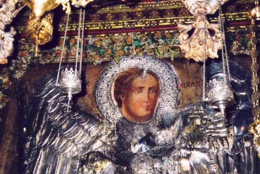 «Πάνω από το κρεβάτι μας αγκάλιαζε ο Άγγελος τεράστιος, με τα λευκά φτερά του»