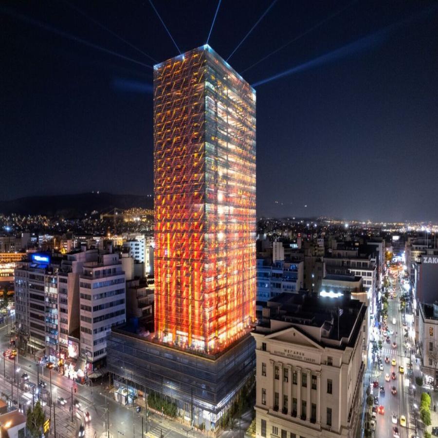 Πειραιάς: Ο Πύργος φωταγωγήθηκε δημιουργώντας ένα μαγικό Χριστουγεννιάτικο κόσμο!