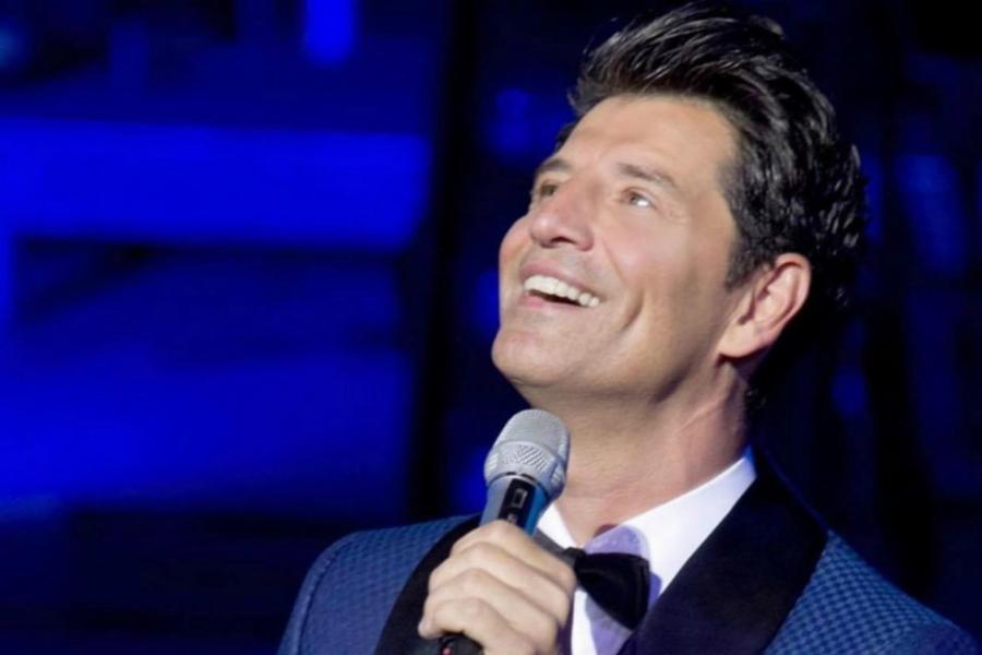 Ερώτημα: Θα δίνατε 215.000 ευρώ για να τραγουδήσει ο Ρουβάς 17 λεπτά την παραμονή Πρωτοχρονιάς;