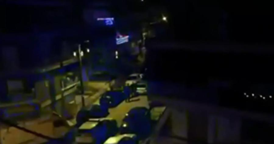 Θεσσαλονίκη: Σταμάτησε στη μέση του δρόμου, έβαλε τη μουσική τέρμα και άρχισε τον χορό