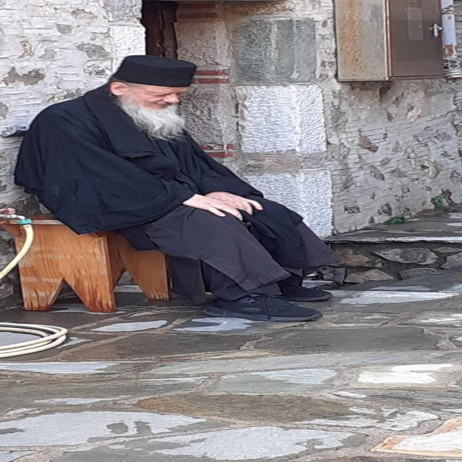 «Κοιτάζω τις εικόνες και γυρνάει η Παναγία το πρόσωπο της αλλού, δεν θέλει να με δει, το ίδιο και ο Χριστός και ο Άγιος Νικόλαος…»