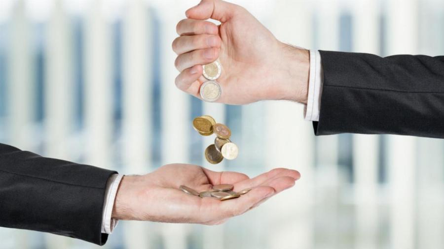 «Δεν μπορώ να ζήσω με 800 ευρώ το μήνα, έχω απελπιστεί»: 6 νέοι εξηγούν πως είναι η ζωή τους με 800€ το μήνα