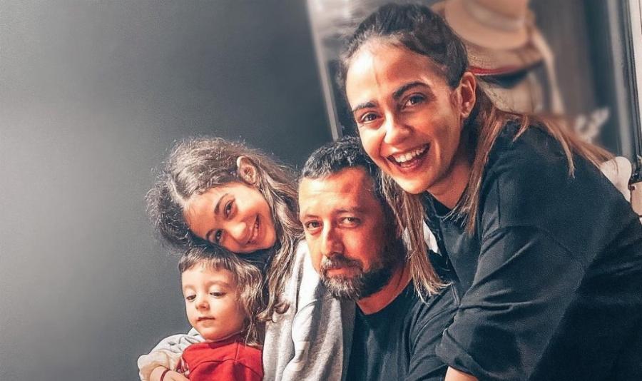 Αγγελική Δαλιάνη–Μάνος Παπαγιάννης: Απολαμβάνουν οικογενειακές στιγμές – Εικόνες από το υπέροχο σπίτι τους στην Πετρούπολη