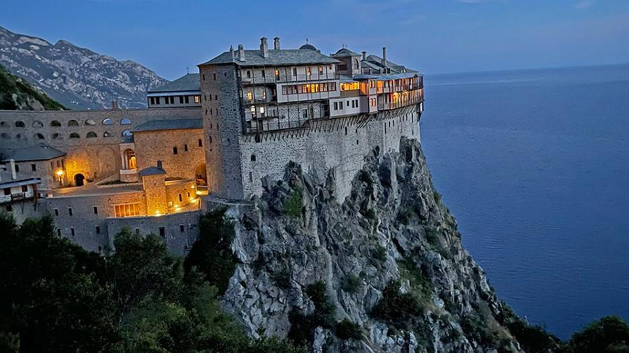 Άγιο Όρος: Ξαφνικά είδα έναν μοναχό να αναδύεται από την θάλασσα