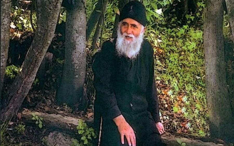 Σπάνιο ντοκουμέντο: Ο Άγιος Παΐσιος βαριανασαίνει με πόνο