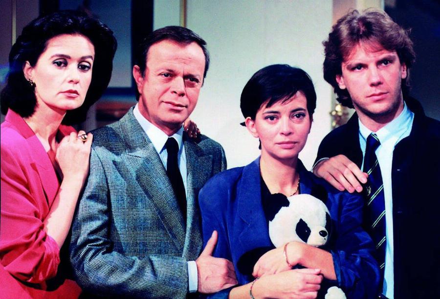 ΑΝΤ1: Ο πυροβολισμός στην Μενεγάκη και άλλες άγνωστες ιστορίες πίσω από το μακροβιότερο Ελληνικό κανάλι