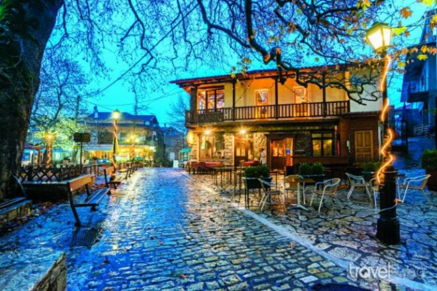 Τζάκι και θέα στο βουνό: Τα 6 ομορφότερα χωριά της Ελλάδας για απόδραση το χειμώνα