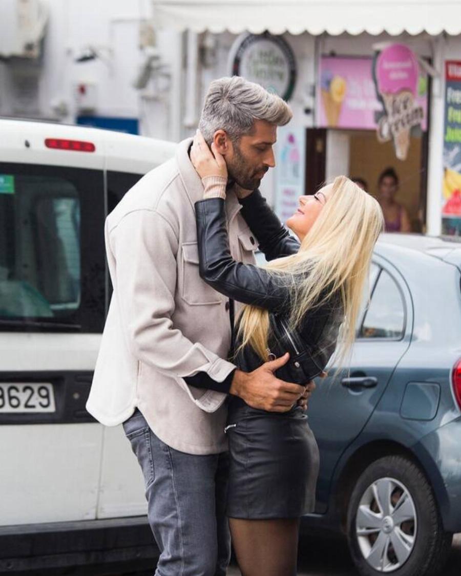 Αλέξης Παππάς – Αθηνά New York: Γιόρτασαν τα πρώτα τους Χριστούγεννα μέσω κάμερας