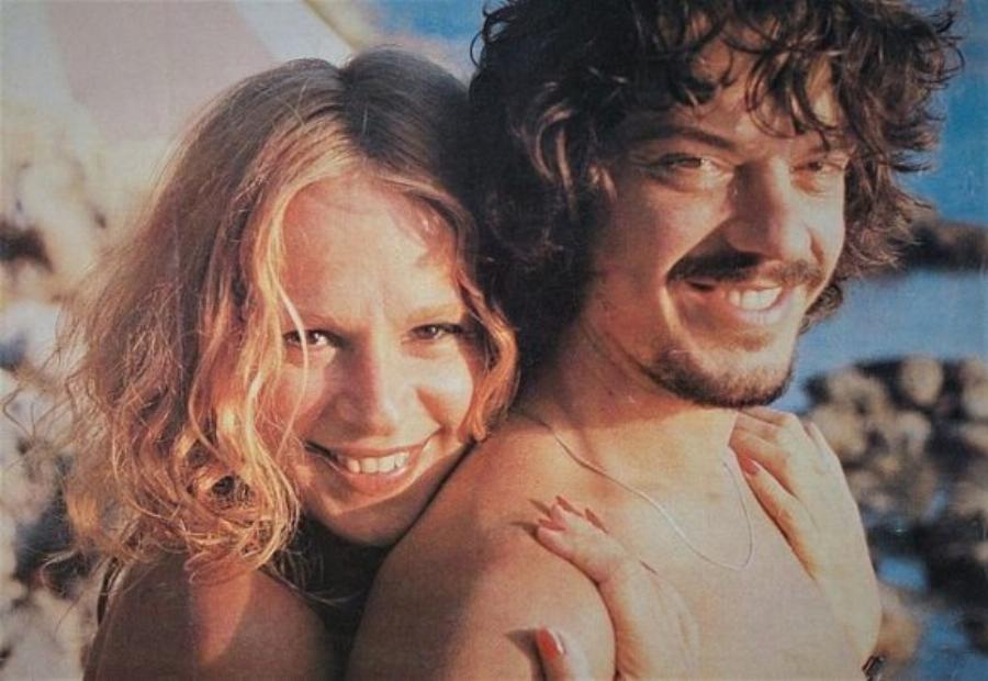 Αλίκη Βουγιουκλάκη: Ο θυελλώδης έρωτας με τον Βλάσση Μπονάτσο, το τελευταίο καλοκαίρι και η φωτογράφιση στη Σαντορίνη