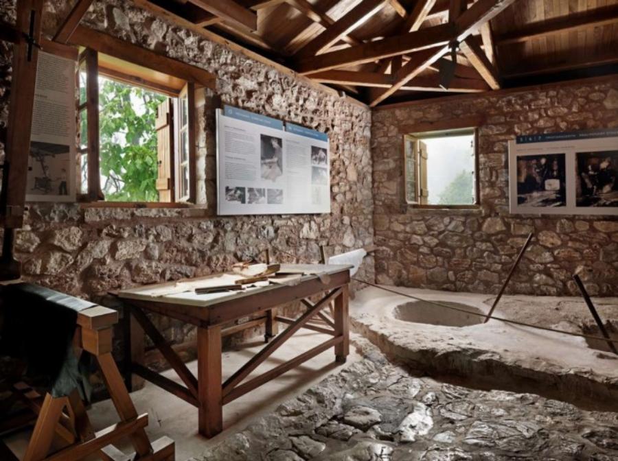 Νίκος Αναστασίου: Ο 36χρονος ξυλουργός από το Μενίδι που έγινε επίτιμος διδάκτορας της Οξφόρδης