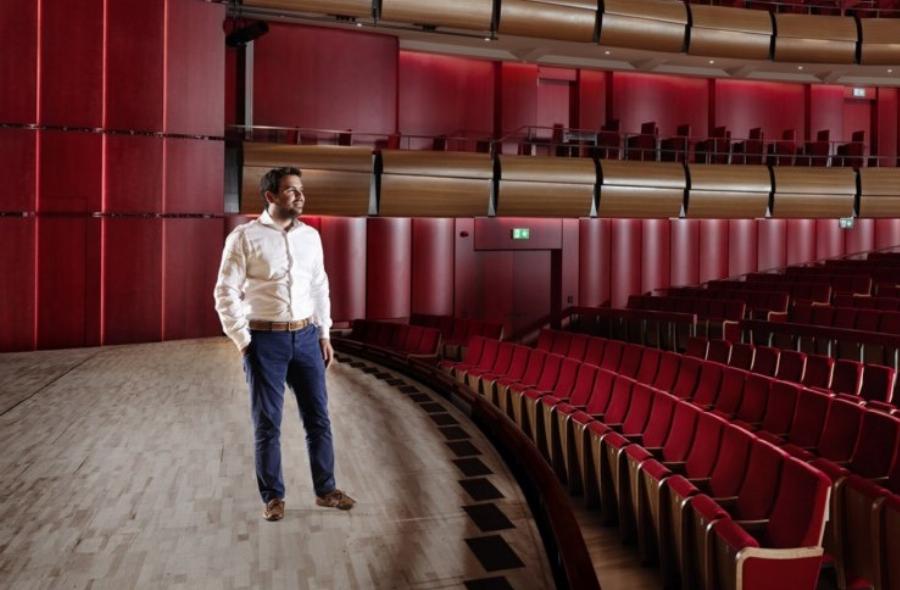 Νίκος Αναστασίου: Ο 36χρονος ξυλουργός από το Μενίδι που έγινε επίτιμος διδάκτορας της Οξφόρδης