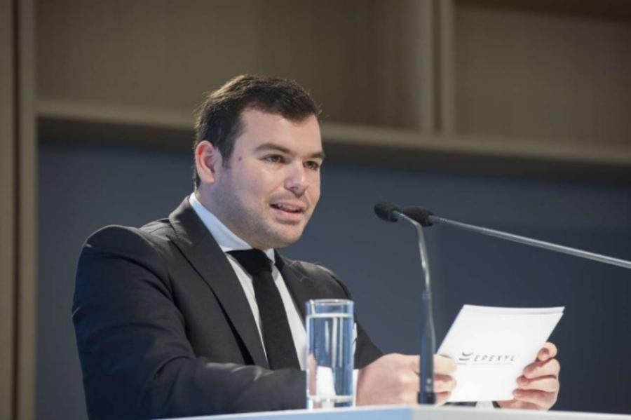 Νίκος Αναστασίου: Ο 36χρονος ξυλουργός από το Μενίδι που έγινε επίτιμος διδάκτορας της Οξφόρδης