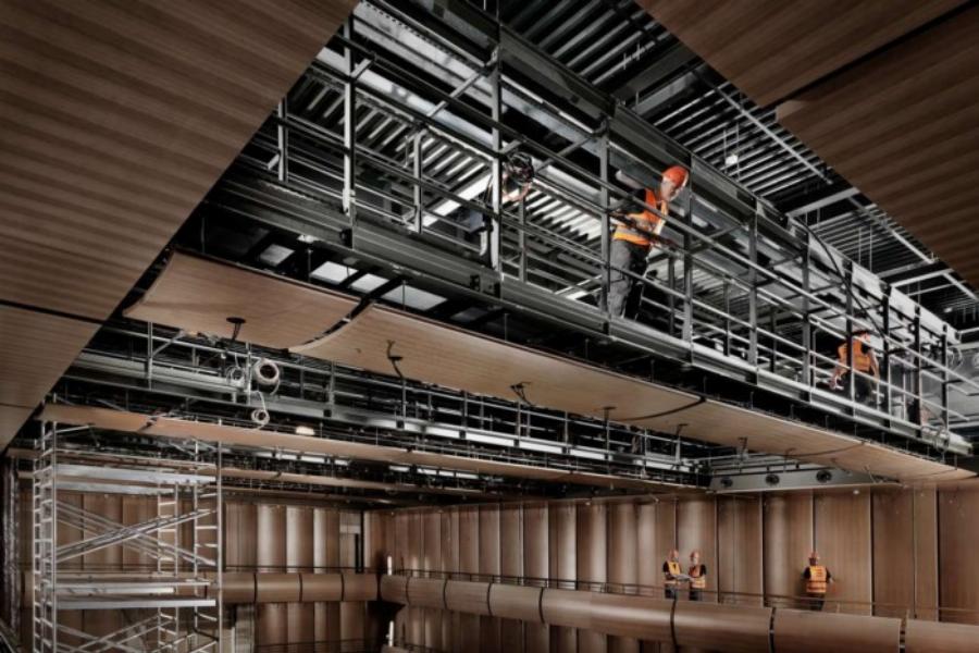 Νίκος Αναστασίου: Ο 36χρονος ξυλουργός από το Μενίδι που έγινε επίτιμος διδάκτορας της Οξφόρδης