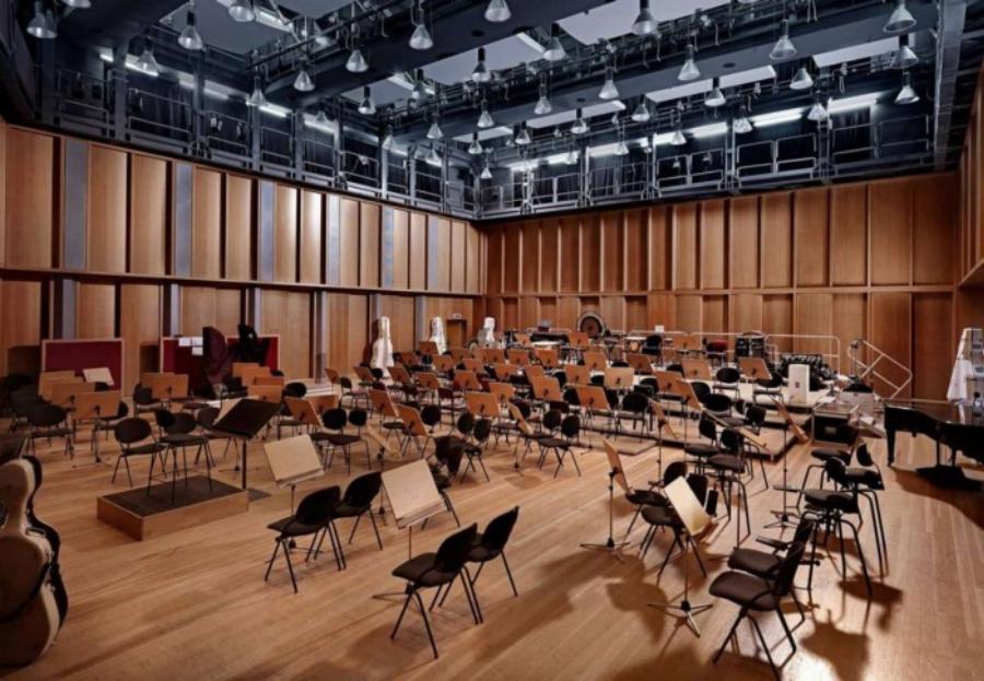 Νίκος Αναστασίου: Ο 36χρονος ξυλουργός από το Μενίδι που έγινε επίτιμος διδάκτορας της Οξφόρδης