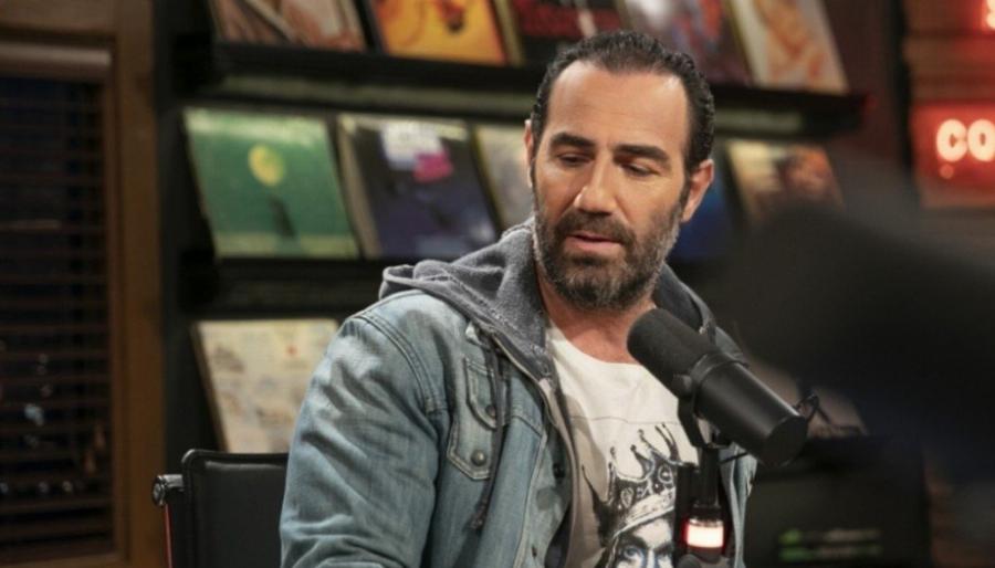 Αναγκάστηκε να αλλάξει επίθετο: Το πραγματικό όνομα του Αντώνη Κανάκη και τα βίντεο που εξαφάνισε από παντού