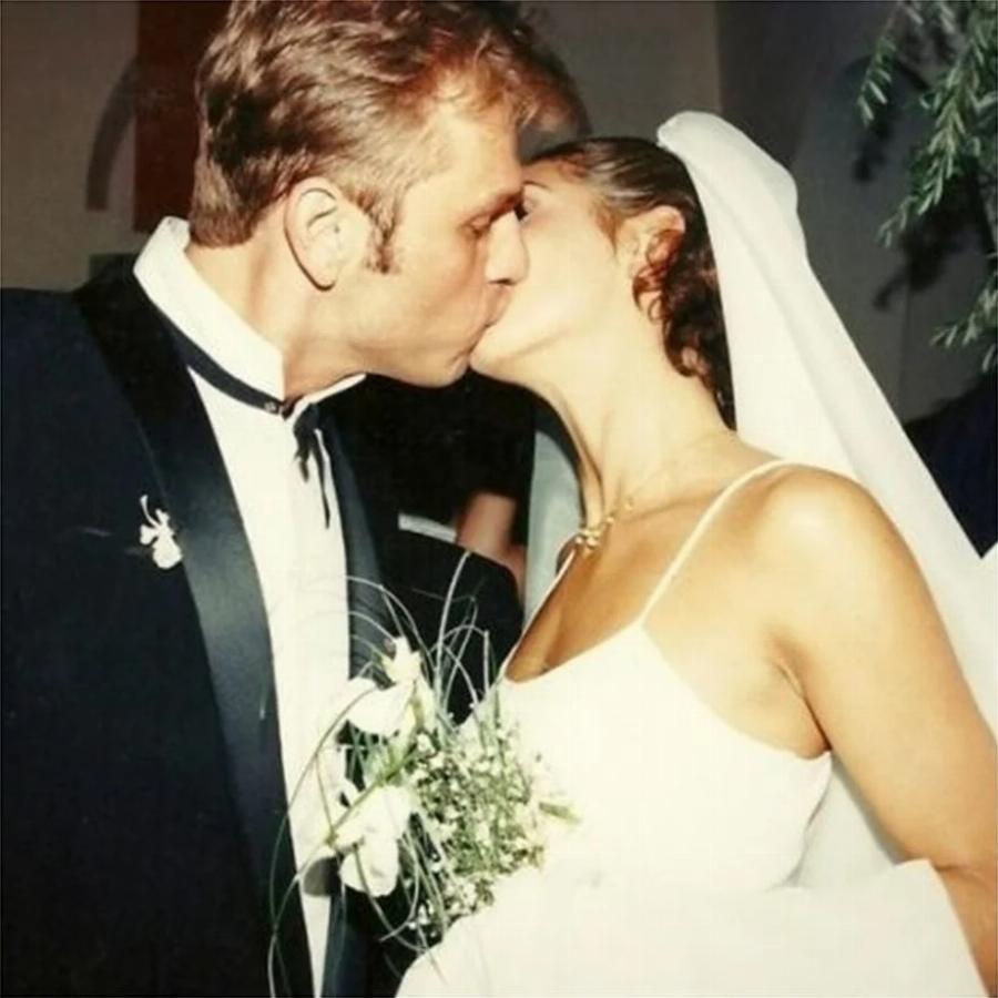 Απόστολος Γκλέτσος: Ο γάμος «για να σπάσουμε πλάκα», η κόρη εκτός γάμου, η ενασχόληση του με την πολιτική και το τροχαίο ατύχημα