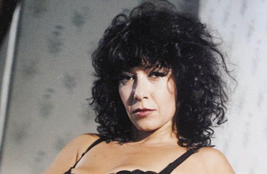 Βίνα Ασίκη: Η ομορφότερη πρωταγωνίστρια των 80’s, οι μάχες στα δικαστήρια και ο λόγος απόσυρσης από τη δημοσιότητα