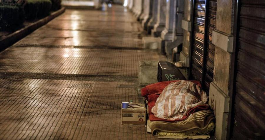 Η ιστορία του Θωμά: «Έχασα το παιδί μου και τώρα είμαι άνεργος και άστεγος. Ακόμα ελπίζω σε μια άσπρη μέρα»