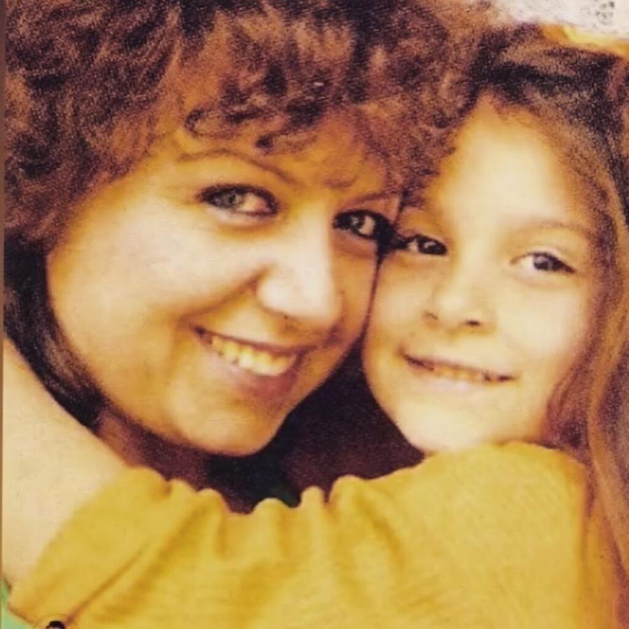 Γιάννης Ζουγανέλης: Η σπάνια φωτογραφία από τη δεκαετία του ’80- Συγκινεί αγκαλιά με την μικρή Ελεωνόρα