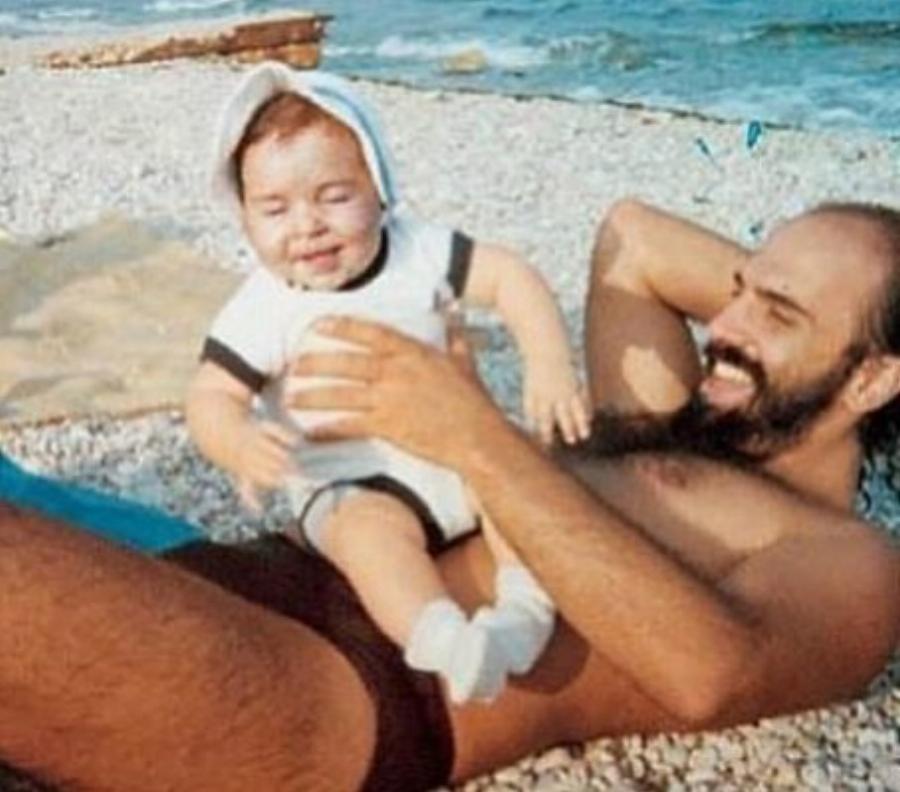 Γιάννης Ζουγανέλης: Η σπάνια φωτογραφία από τη δεκαετία του ’80- Συγκινεί αγκαλιά με την μικρή Ελεωνόρα