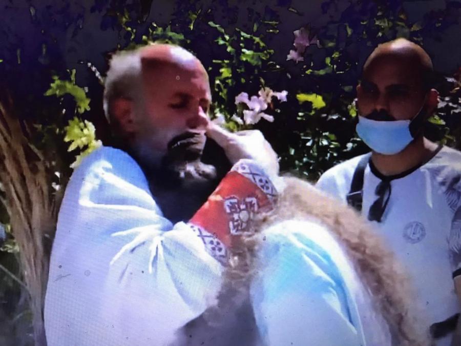 Μέγα το θαύμα του Κυρίου: Κοριτσάκι με μειωμένη όραση γίνεται καλά με τον Τίμιο Σταυρό των Αγίων Ισιδώρων