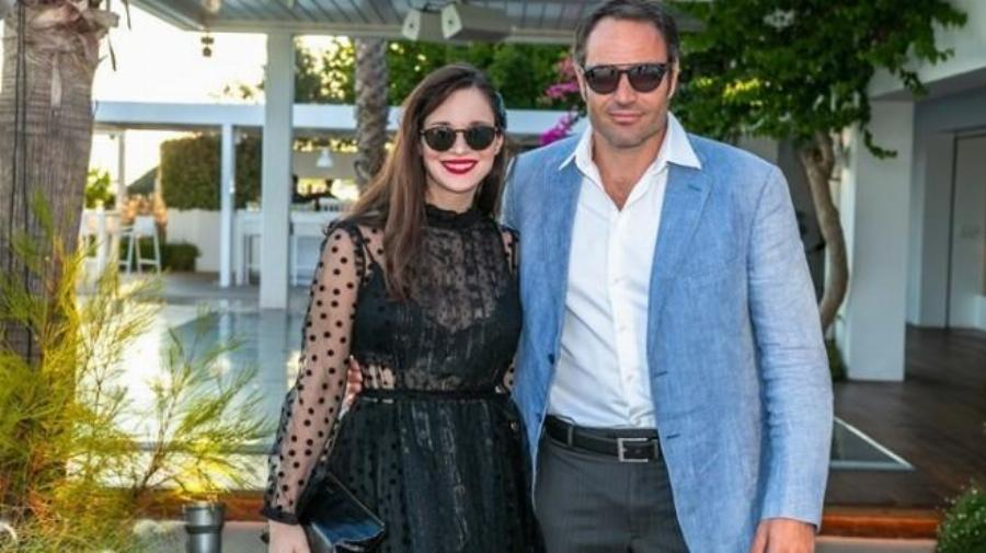 Γάμοι βγαλμένοι από παραμύθι: 16 γάμοι διάσημων Ελλήνων το 2021 και τα ονειρικά νυφικά τους