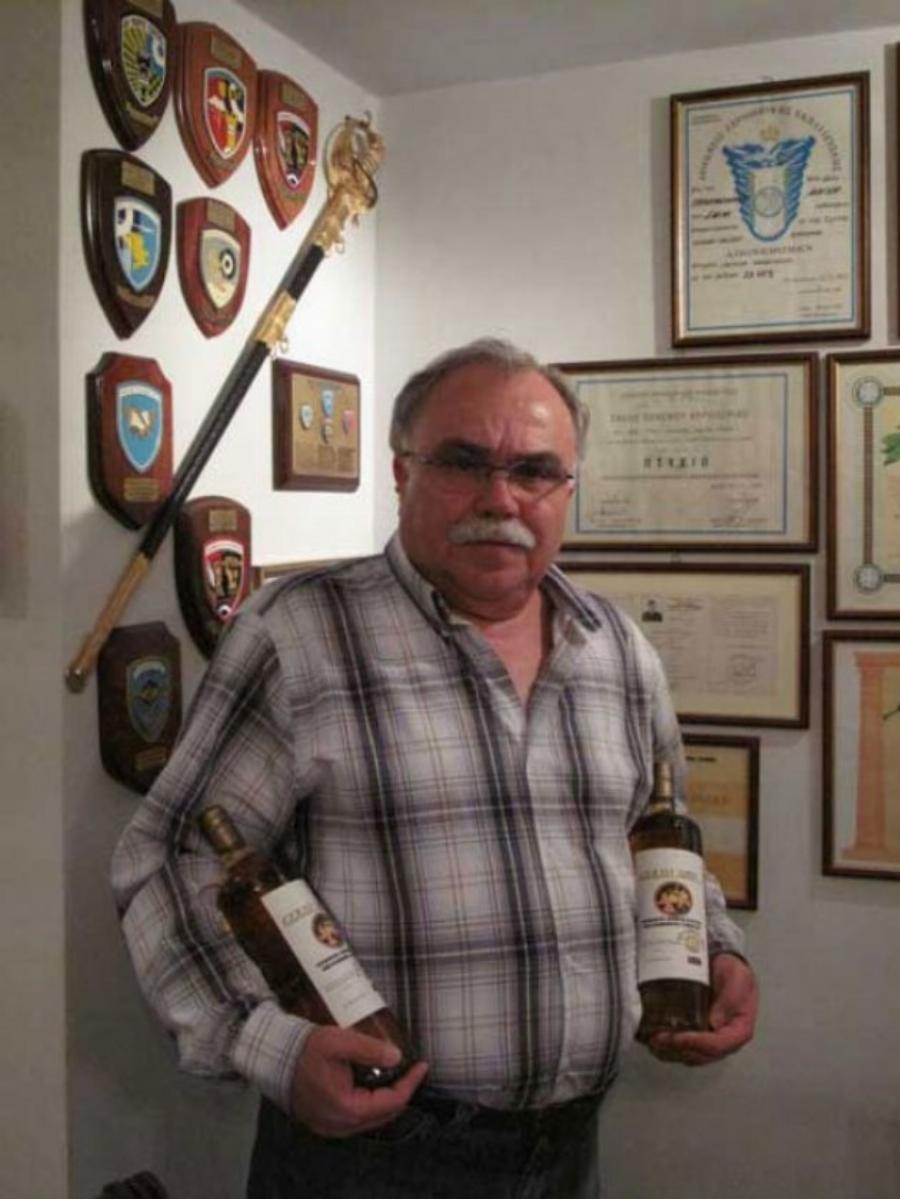Ελληνικό Ουίσκι από Λάρισα: Σμήναρχος εν αποστρατεία παράγει ουίσκι που θα ζήλευαν και οι Σκοτσέζοι