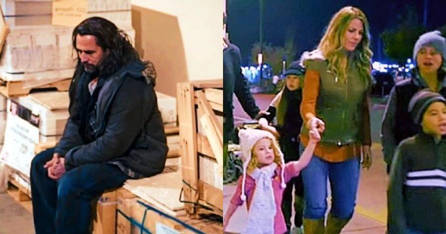 Οικογένεια προσπερνάει έναν άστεγο αλλά ο πατέρας τους δείχνει ότι τα Χριστούγεννα δε γιορτάζονται με τα λεφτά