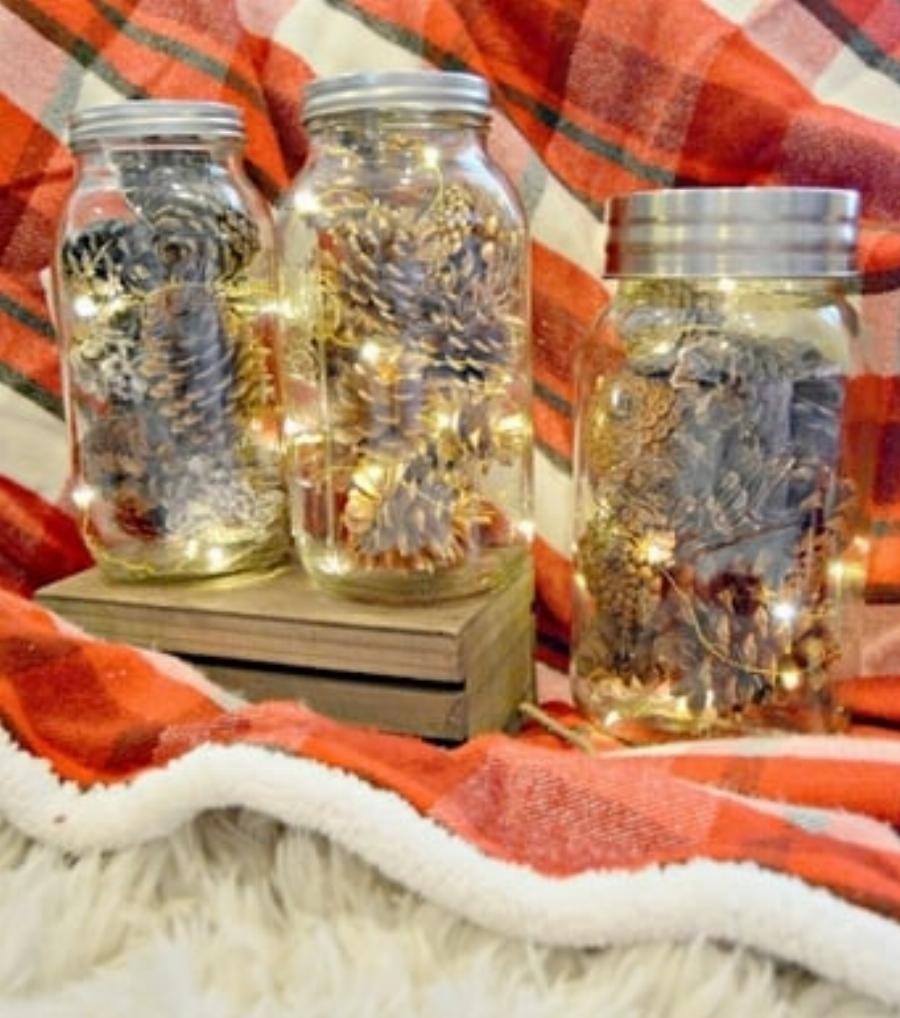 Χριστουγεννιάτικες κατασκευές: Χρησιμοποιώντας γυάλινα βαζάκια θα στολίσετε όμορφα το σπίτι σας