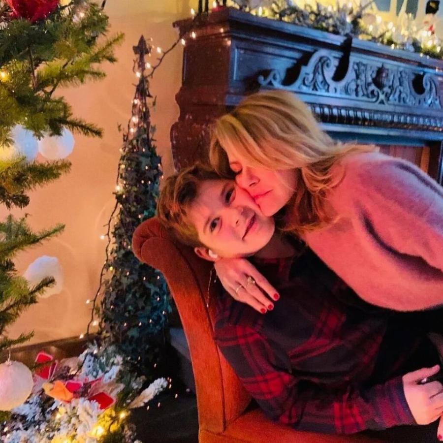 Διάσημοι Έλληνες γονείς έστειλαν τις ωραιότερες ευχές: 20 Χριστουγεννιάτικες οικογενειακές φωτογραφίες