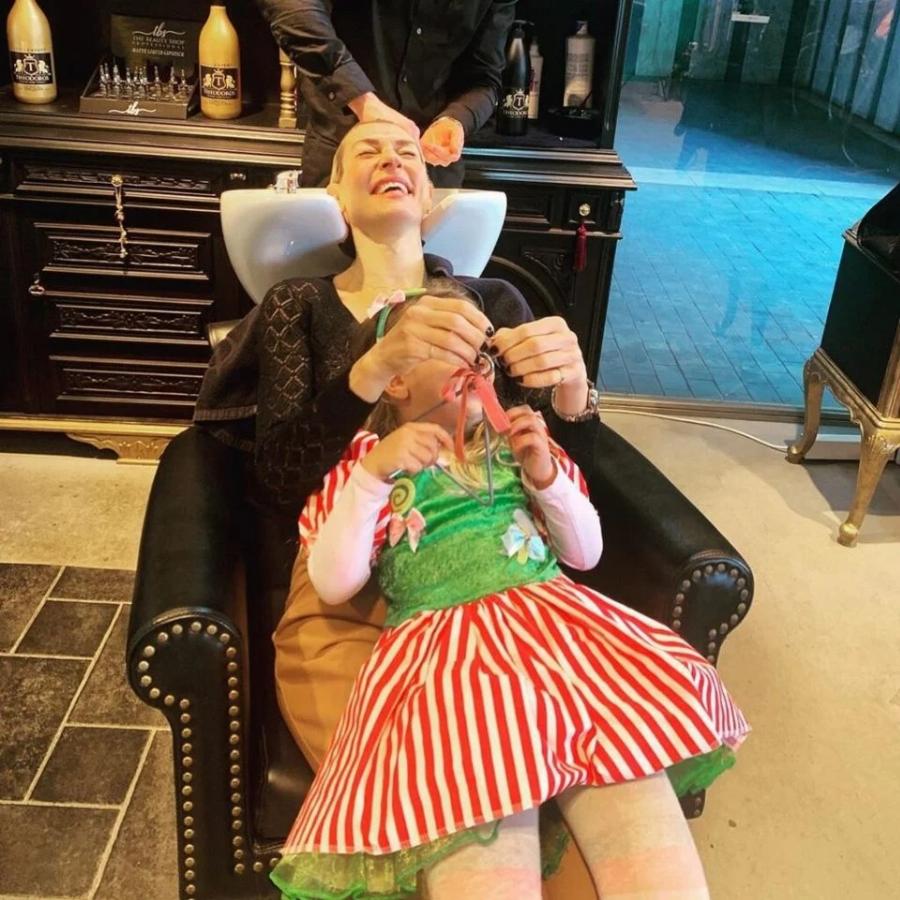 Διάσημοι Έλληνες γονείς έστειλαν τις ωραιότερες ευχές: 20 Χριστουγεννιάτικες οικογενειακές φωτογραφίες