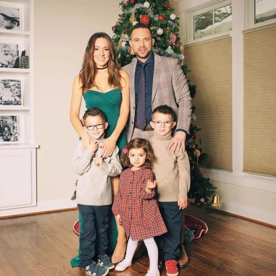 Διάσημοι Έλληνες γονείς έστειλαν τις ωραιότερες ευχές: 20 Χριστουγεννιάτικες οικογενειακές φωτογραφίες