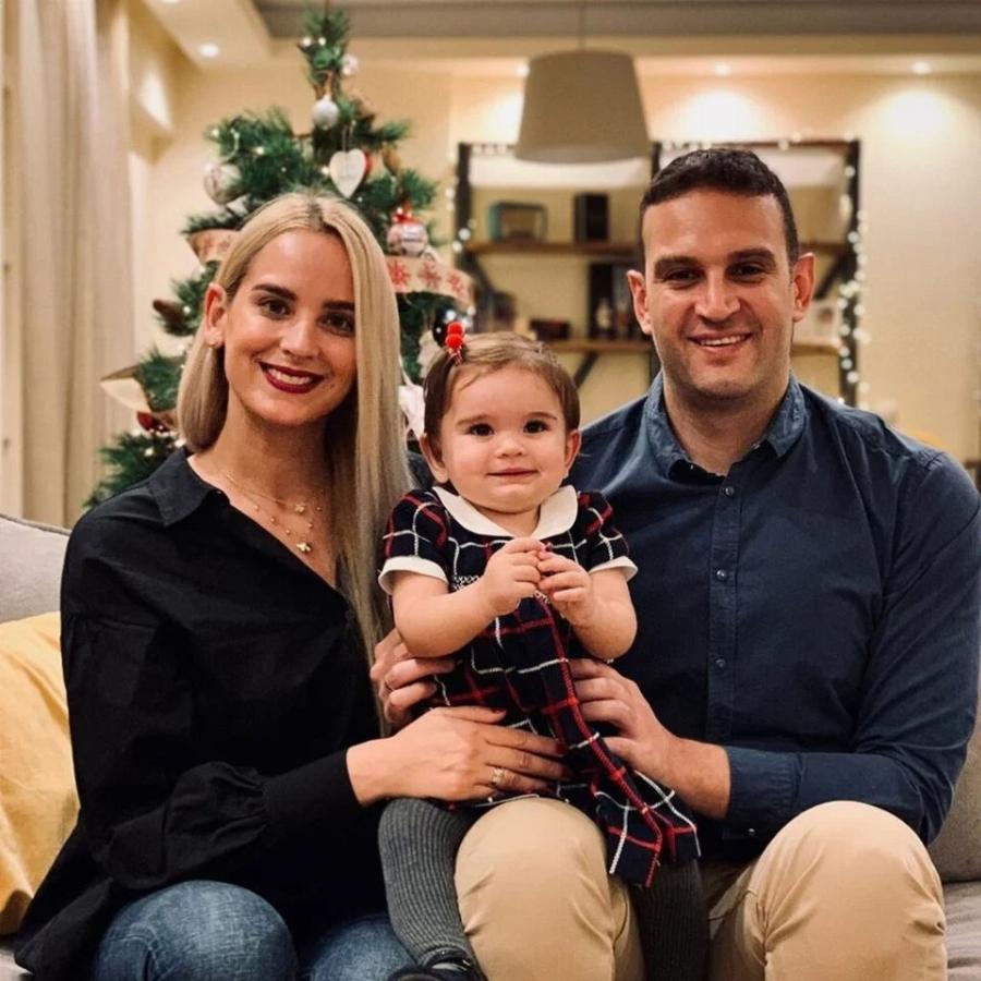 Διάσημοι Έλληνες γονείς έστειλαν τις ωραιότερες ευχές: 20 Χριστουγεννιάτικες οικογενειακές φωτογραφίες