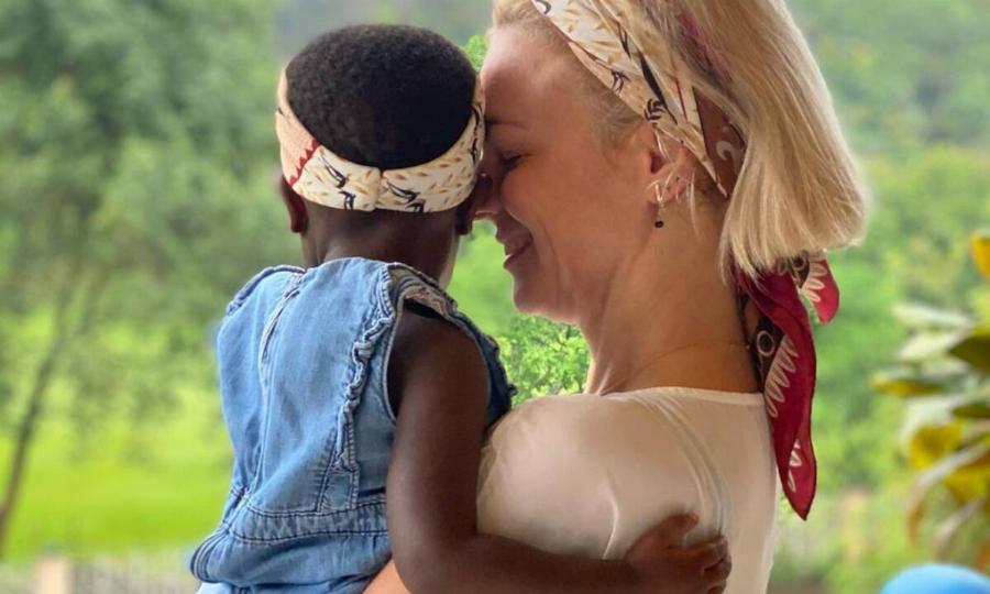 Χριστίνα Κοντοβά: Ευχήθηκε «Χρόνια Πολλά» αγκαλιά με την κόρη της, Έιντα