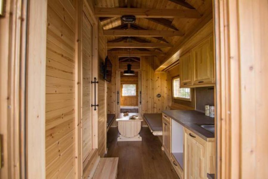 Νέα υπέροχη κατασκευή: Το σπίτι βαρέλι που έρχεται στο χώρο σου και κοιμίζει 6 άτομα με όλες τις ανέσεις