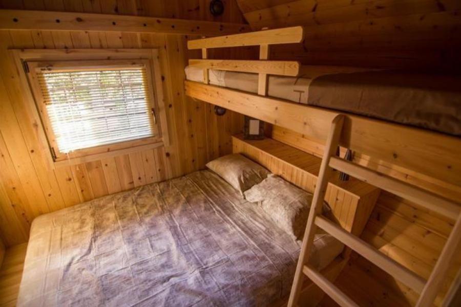 Νέα υπέροχη κατασκευή: Το σπίτι βαρέλι που έρχεται στο χώρο σου και κοιμίζει 6 άτομα με όλες τις ανέσεις