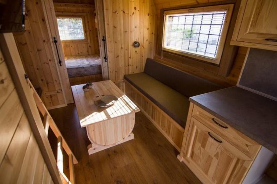 Νέα υπέροχη κατασκευή: Το σπίτι βαρέλι που έρχεται στο χώρο σου και κοιμίζει 6 άτομα με όλες τις ανέσεις