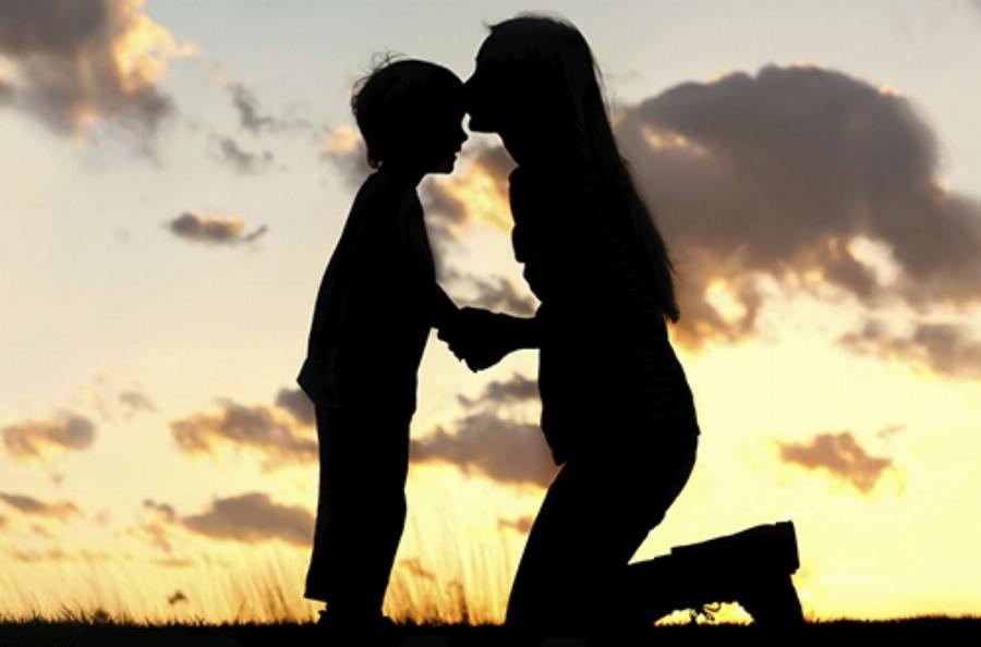 Ο γιος μου: «Μπορεί να μην είμαι η βιολογική του μητέρα, αλλά είμαι η μόνη μαμά που γνώρισε»