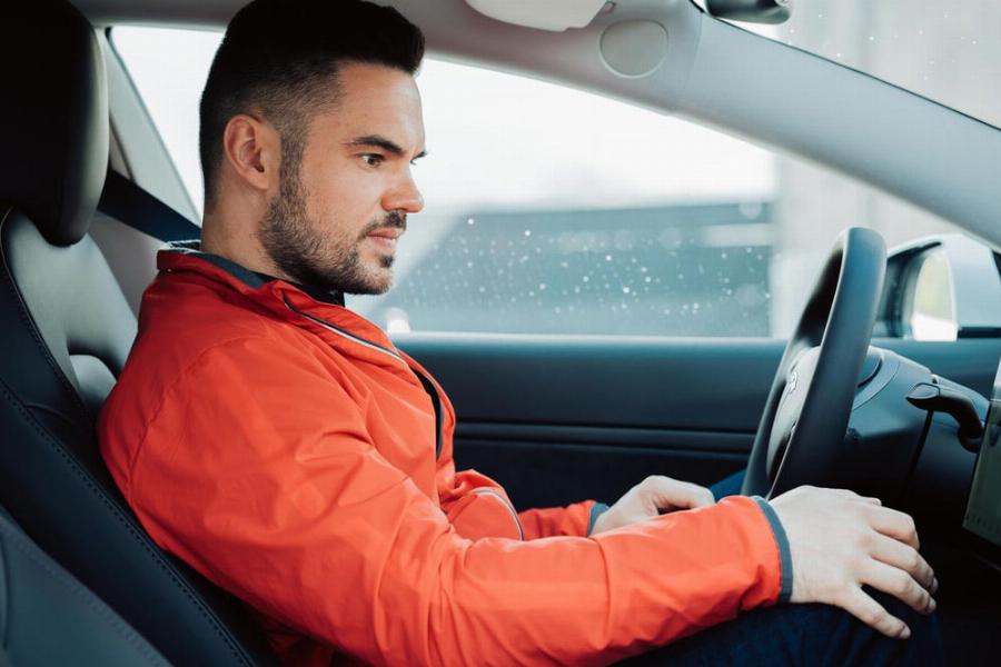 Προσοχή: Πρόστιμο για όσους οδηγούν με μπουφάν