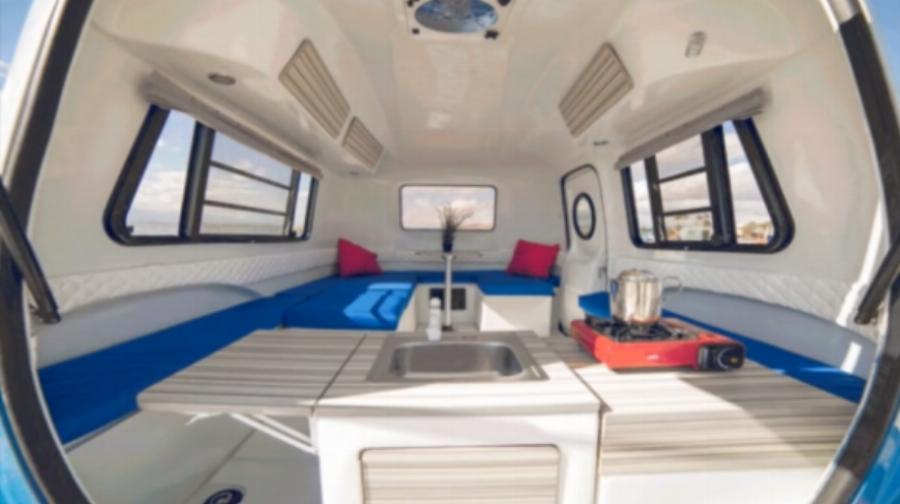 Μίνι τροχόσπιτο: Μεταφέρεται όπου θες, κοστίζει όσο ένας μισθός και κοιμίζει 5 άτομα