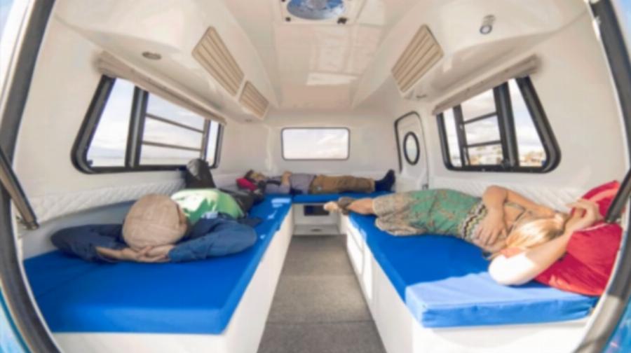 Μίνι τροχόσπιτο: Μεταφέρεται όπου θες, κοστίζει όσο ένας μισθός και κοιμίζει 5 άτομα