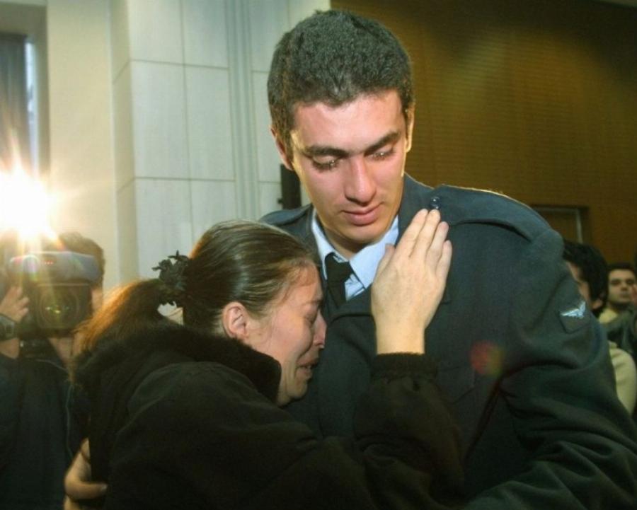 Η αληθινή εκδίκηση του γιου: Ο 18χρονος που σκότωσε τον βιαστή πατέρα του για να σώσει τη μητέρα του